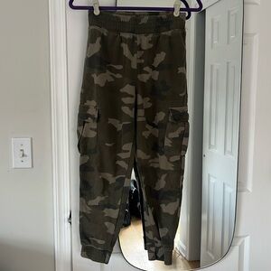 Women's Camo joggers - Garage